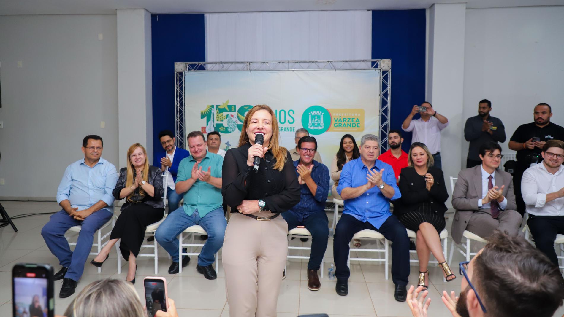 Posse de 135 agentes comunitários e de combate às endemias marca momento histórico para a saúde de Várzea Grande